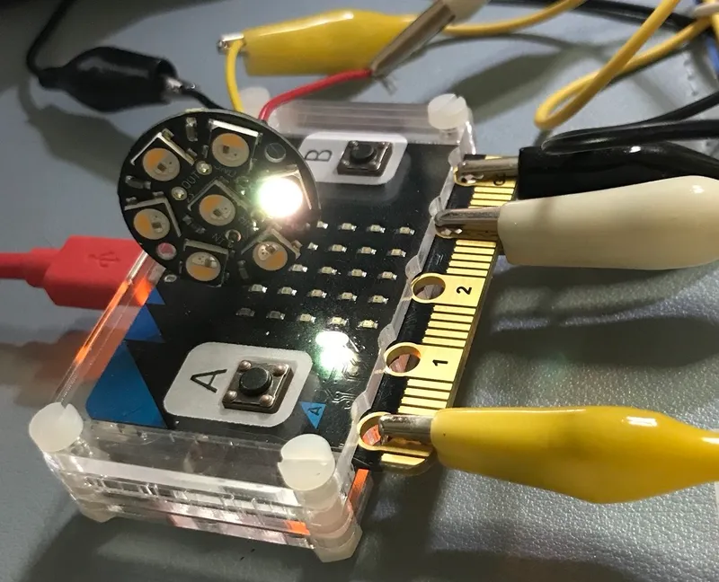 micropythonでneopixel制御(micro:bit)