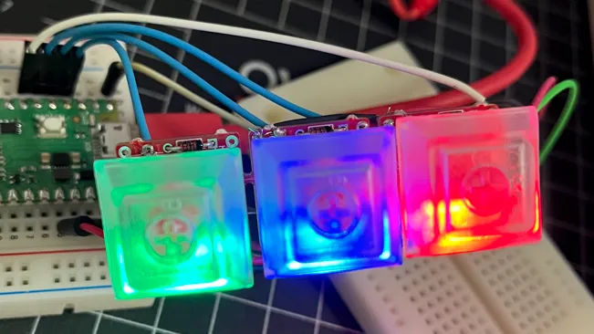 フルカラーでキーが光るキーボード