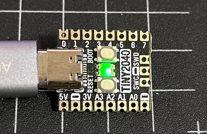 Tiny2040 でLチカ
